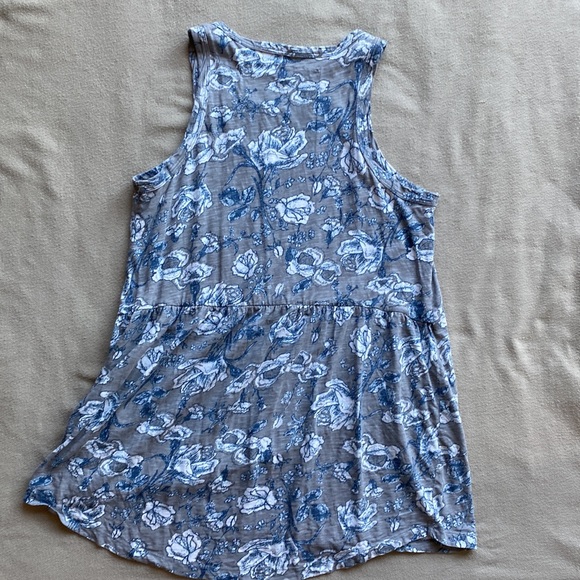 Top - Picture 2 of 6